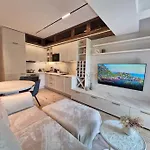 Marbel - Designer Retreat With Free Parking *