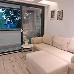 Daire Marbel - Designer Retreat With Free Parking *