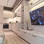 Marbel - Designer Retreat With Free Parking *