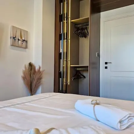 Marbel - Designer Retreat With Free Parking