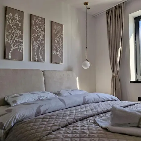 Marbel - An Exquisitely Designed Retreat In The Heart Of By The Sea Garden With Free Parking Apartment *