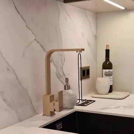 Marbel - Designer Retreat With Free Parking Apartment *