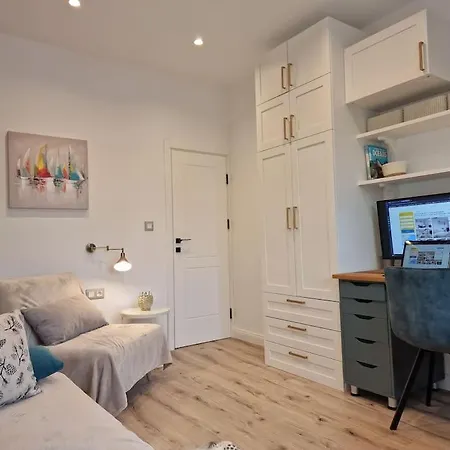 דירה Marbel - Designer Retreat With Free Parking בורגאס