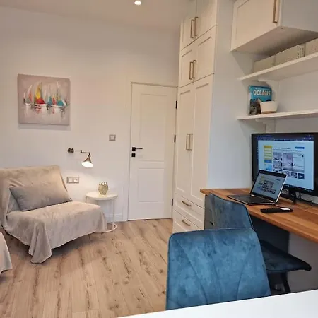 Apartment Marbel - An Exquisitely Designed Retreat In The Heart Of By The Sea Garden With Free Parking *