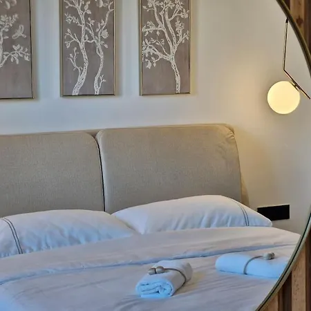 Marbel - An Exquisitely Designed Retreat In The Heart Of By The Sea Garden With Free Parking Apartment *