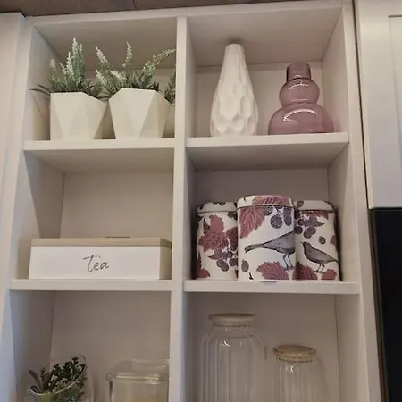 Marbel - Designer Retreat With Free Parking *