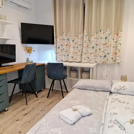 Marbel - Designer Retreat With Free Parking Apartment *