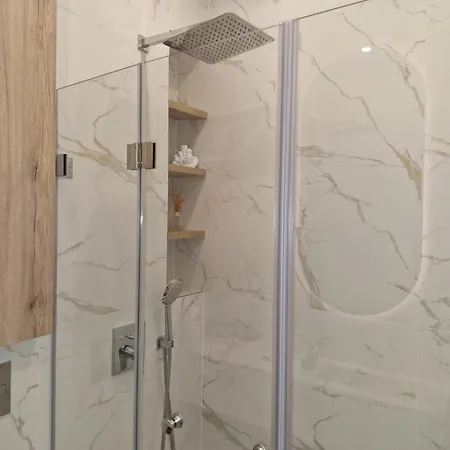 Marbel - Designer Retreat With Free Parking