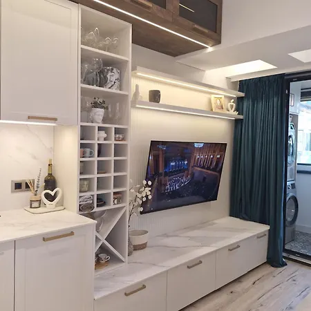 Marbel - Designer Retreat With Free Parking *