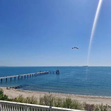 Marbel - Designer Retreat With Free Parking בורגאס