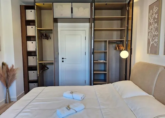 Apartamento Marbel - Designer Retreat With Free Parking *