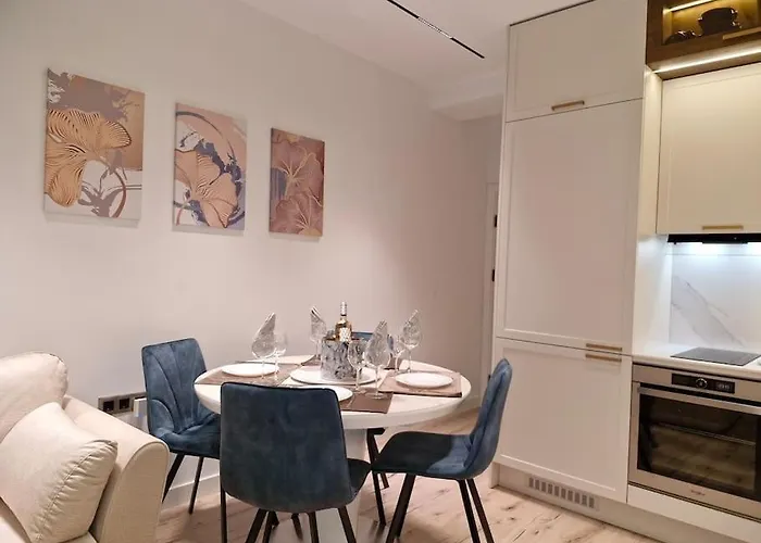 Apartamento Marbel - Designer Retreat With Free Parking *