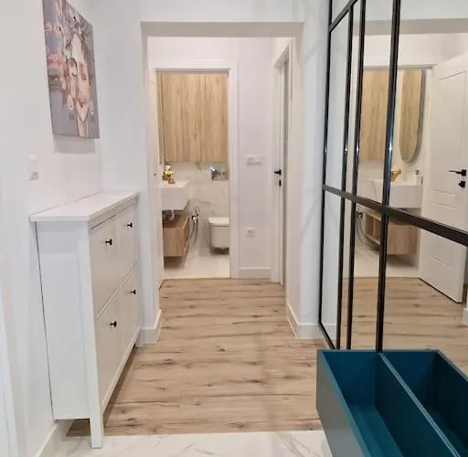 Apartamento Marbel - Designer Retreat With Free Parking