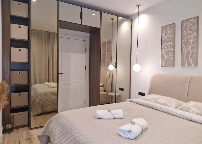 Apartamento Marbel - Designer Retreat With Free Parking