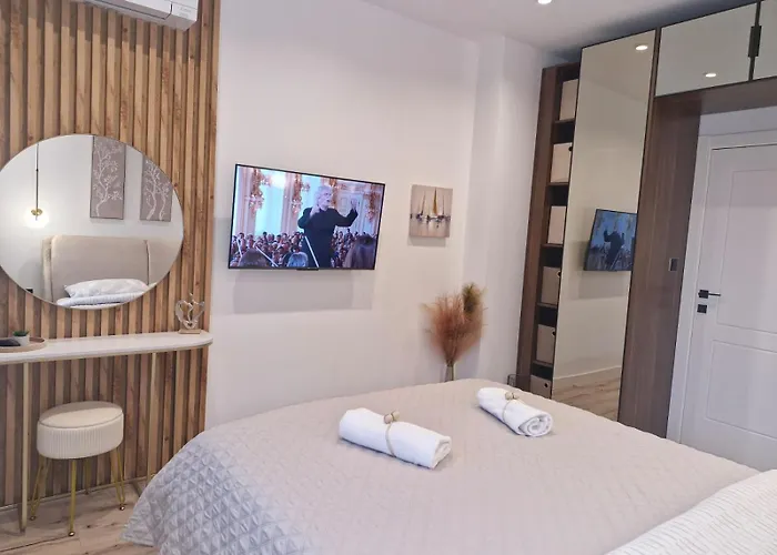 Apartamento Marbel - Designer Retreat With Free Parking