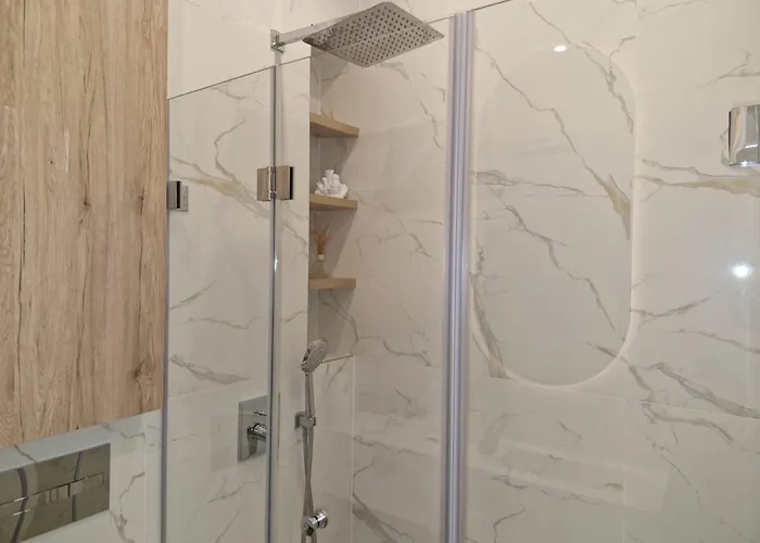 Marbel - Designer Retreat With Free Parking