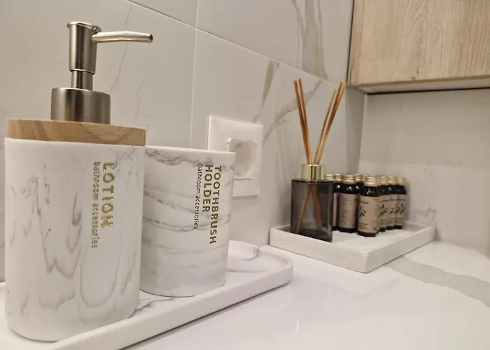 Apartamento Marbel - Designer Retreat With Free Parking *