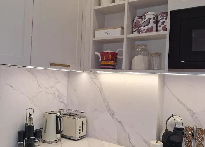 Apartamento Marbel - Designer Retreat With Free Parking