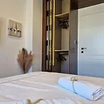 Marbel - Designer Retreat With Free Parking