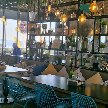 Marbél - Designer Retreat With Free Parking Apartamento