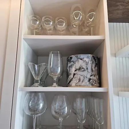 Marbél - Designer Retreat With Free Parking Apartamento