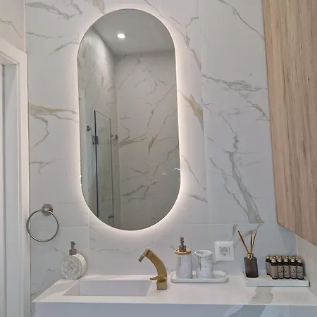 Apartamento Marbel - Designer Retreat With Free Parking *
