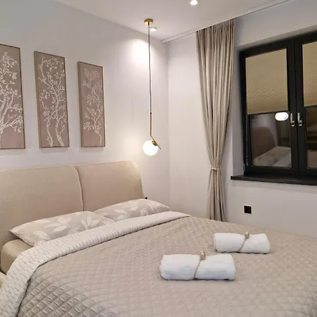 Marbél - Designer Retreat With Free Parking Apartamento