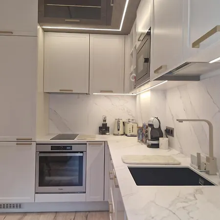 Marbel - Designer Retreat With Free Parking Apartment *
