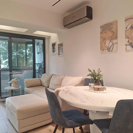 Marbel - Designer Retreat With Free Parking Apartment *